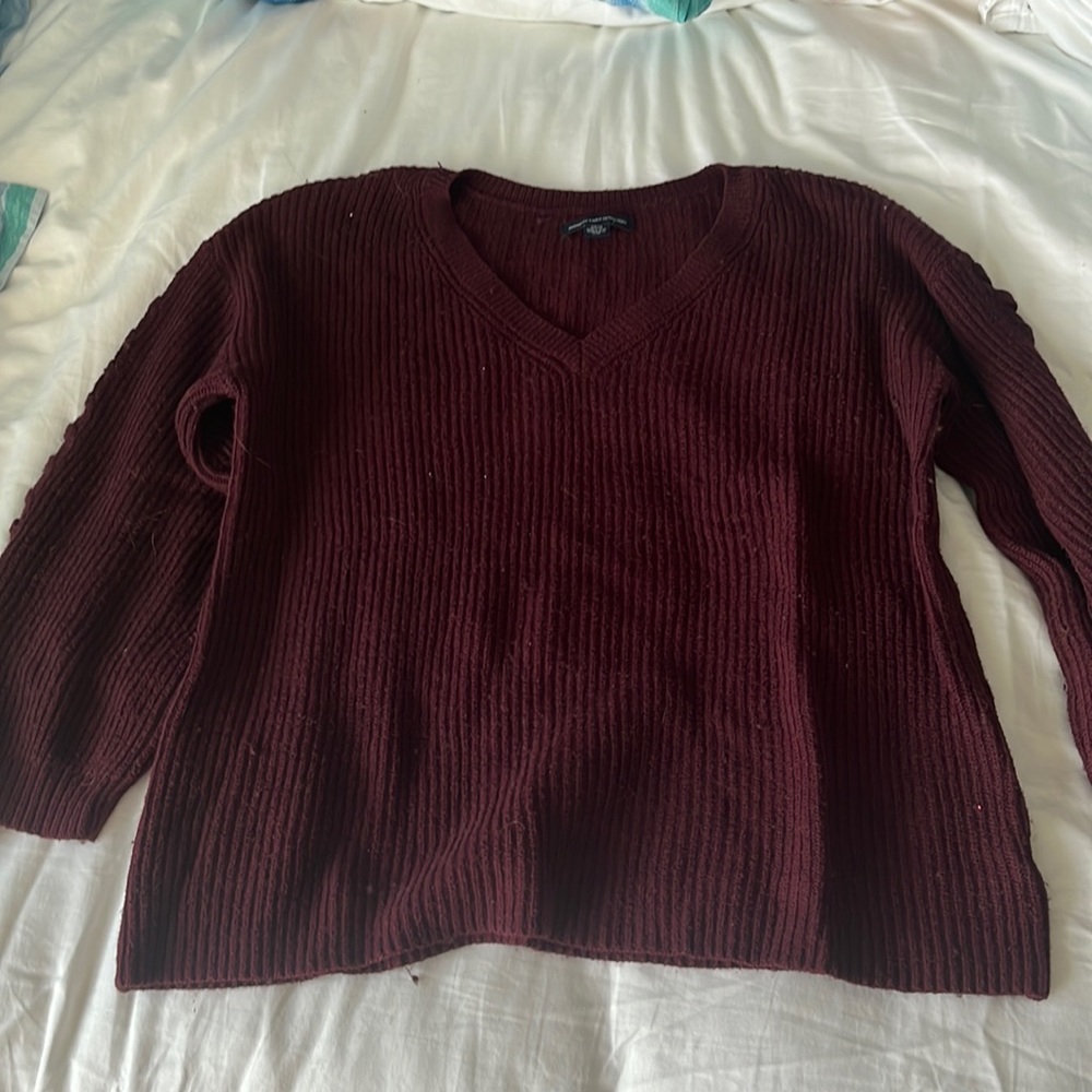 American Eagle maroon sweater